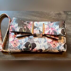 Betsey Johnson Clutch Wallet Womens Floral Bow Zip Organizer Wristlet Purse